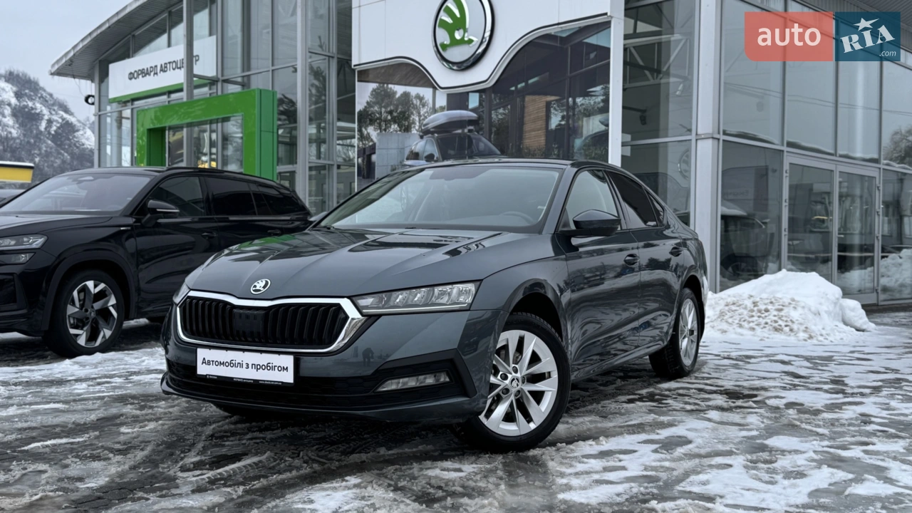 Авто від офіційного дилера Škoda компанії  «Форвард автоцентр». Повністю перевірений автомобіль згідно високих стандартів. 

- Авто без ДТП, та немає жодного підфарбовування.
- Всі відмітки про проходження планових ТО присутні ( додані фото )
- Остання пройдена ТО на 55 тис. вартістю 25000 грн (включала в себе регламентну заміну свічок запалювання, та додатково замінювались гальмівні колодки)
- Встановлена повністю нова зимня резина Nokian 2025 року вироб.
- На авто не виявлено жодної помилки згідно результатів компʼютерної діагностики
- З салону на авто встановлено якісні чохли, а отже під ними повністю новенький, і збережений салон
