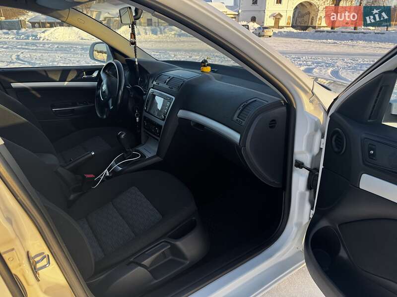 Универсал Skoda Octavia 2009 в Почаеве фото 23 Универсал Skoda Octavia 2009 в Почаеве