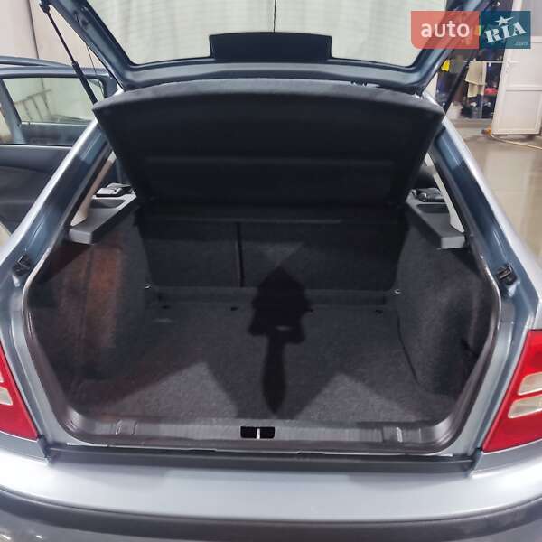 Лифтбек Skoda Octavia 2003 в Хмельницком