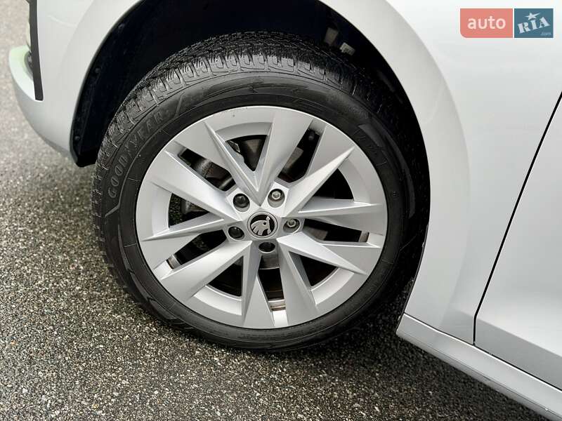 Лифтбек Skoda Octavia 2022 в Киеве