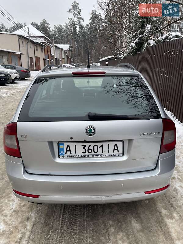 Универсал Skoda Octavia 2010 в Ирпене