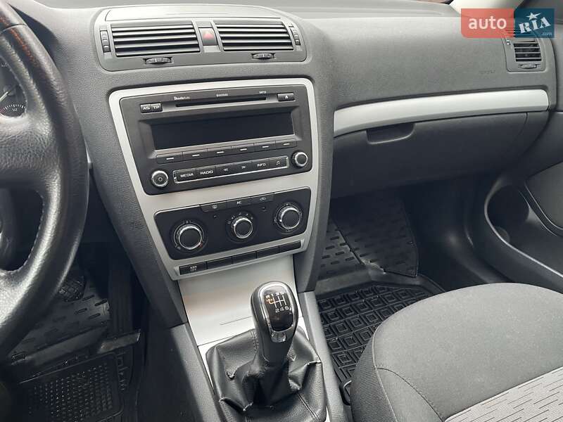 Универсал Skoda Octavia 2010 в Ирпене
