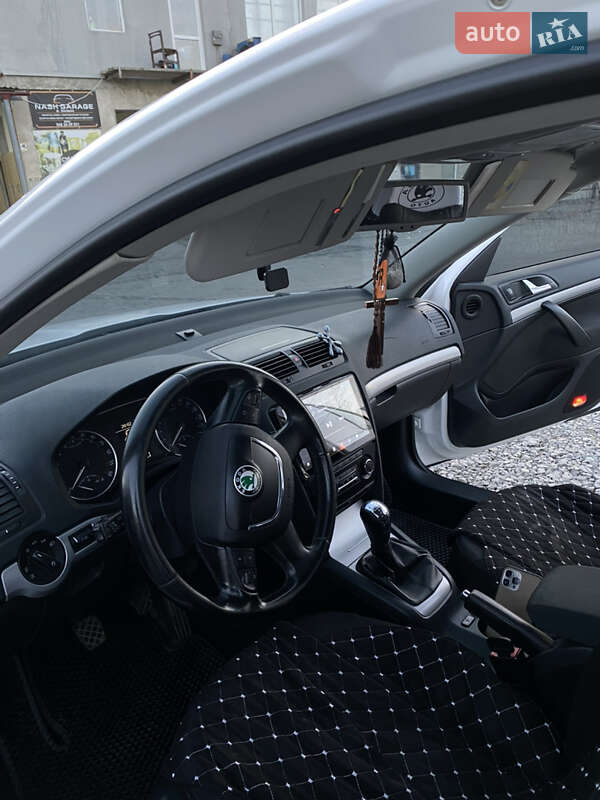 Лифтбек Skoda Octavia 2010 в Залещиках