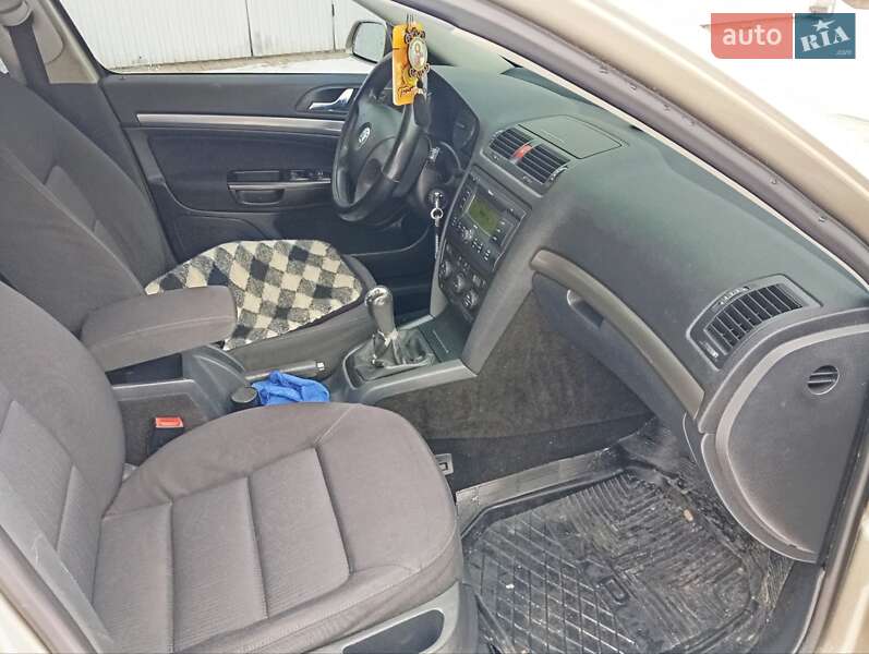 Лифтбек Skoda Octavia 2004 в Косове