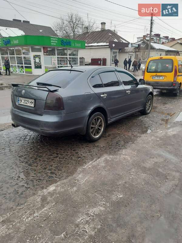 Лифтбек Skoda Octavia 2010 в Костополе