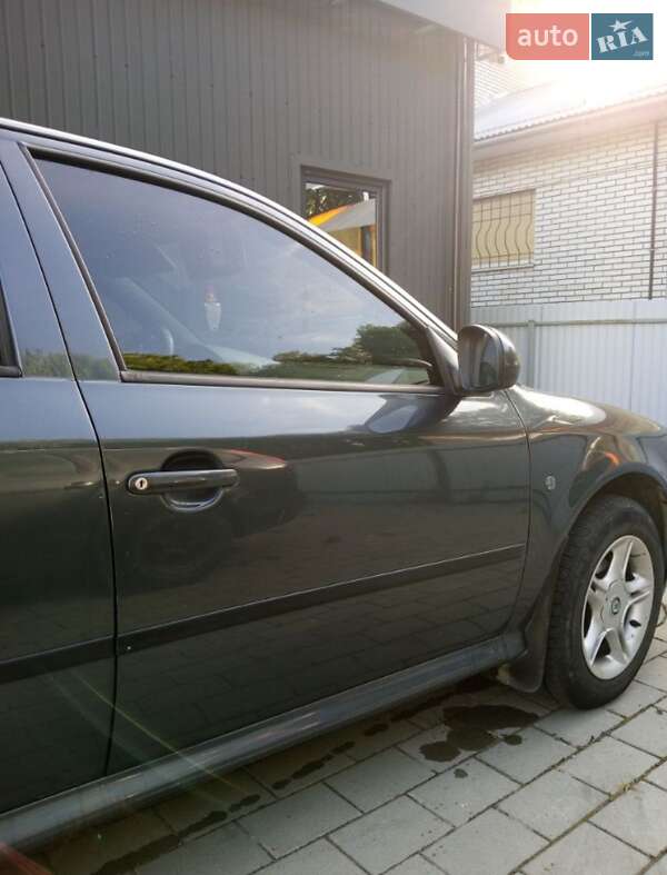 Лифтбек Skoda Octavia 2010 в Долине