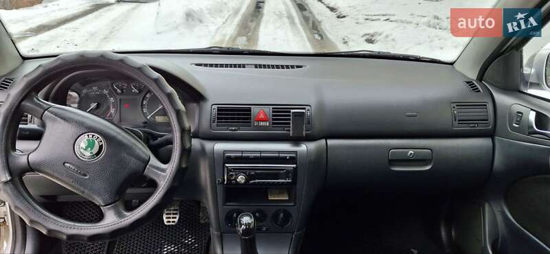 Лифтбек Skoda Octavia 2003 в Хмельницком