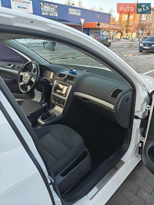 Лифтбек Skoda Octavia 2012 в Калуше