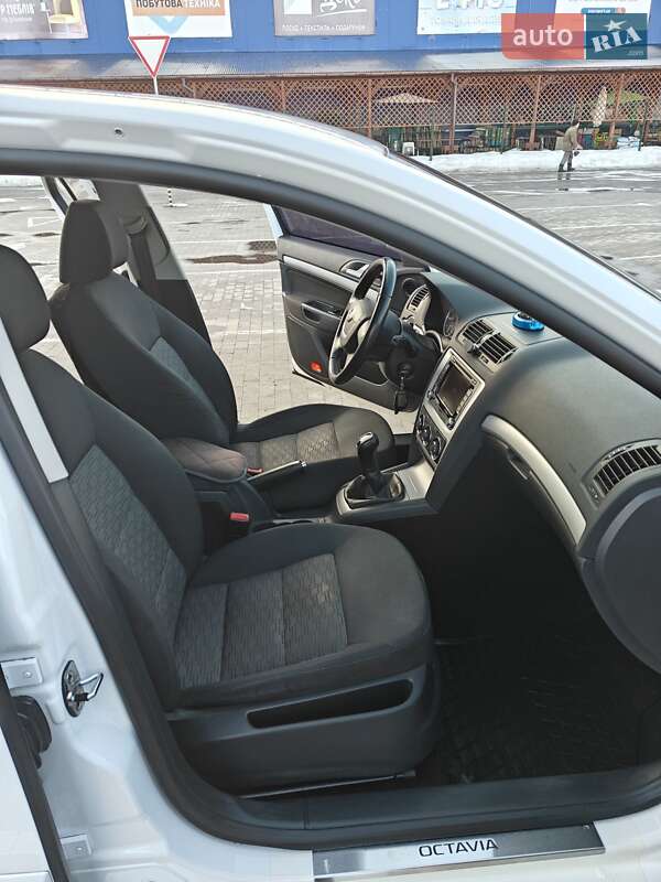 Лифтбек Skoda Octavia 2012 в Калуше