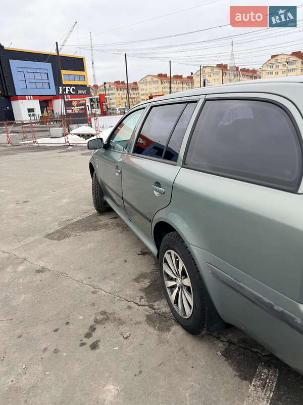 Универсал Skoda Octavia 2002 в Софиевской Борщаговке