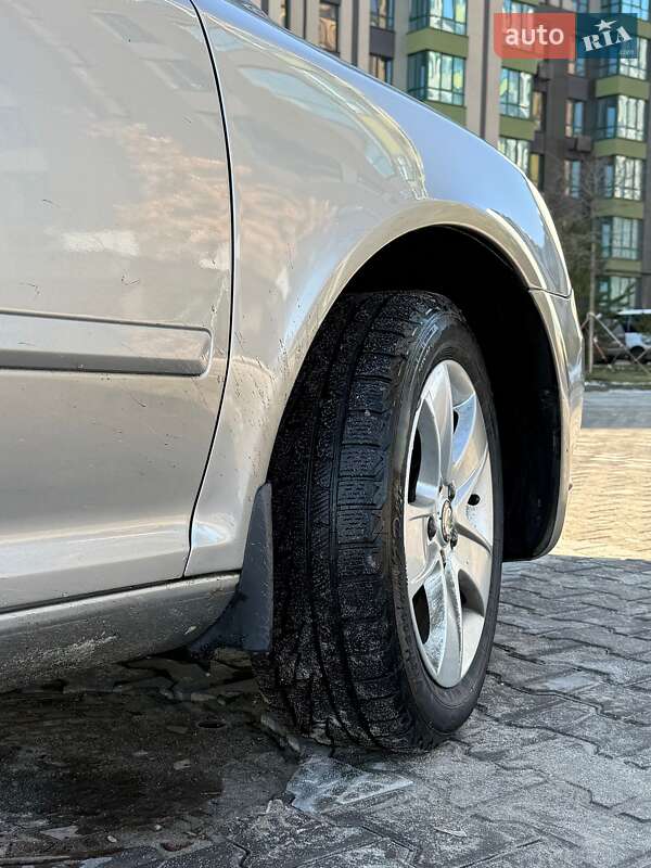 Универсал Skoda Octavia 2010 в Софиевской Борщаговке