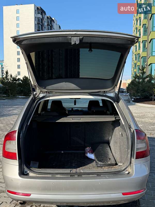 Универсал Skoda Octavia 2010 в Софиевской Борщаговке