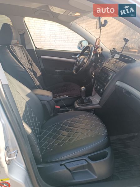 Лифтбек Skoda Octavia 2010 в Сумах
