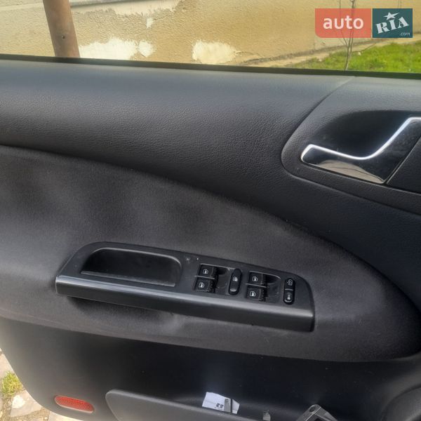 Лифтбек Skoda Octavia 2003 в Великих Лучках