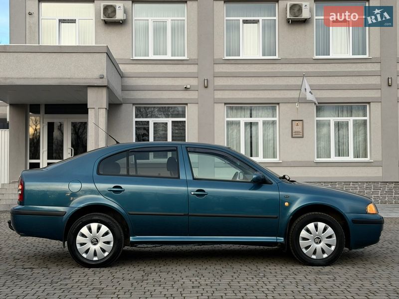 Лифтбек Skoda Octavia 2003 в Черновцах