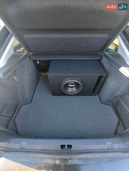 Лифтбек Skoda Octavia 2003 в Тарутине