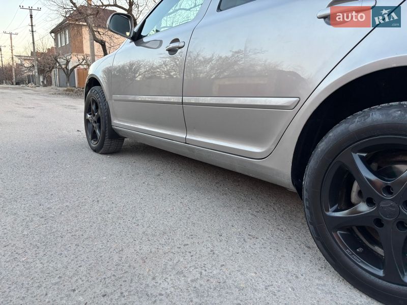 Лифтбек Skoda Octavia 2009 в Запорожье