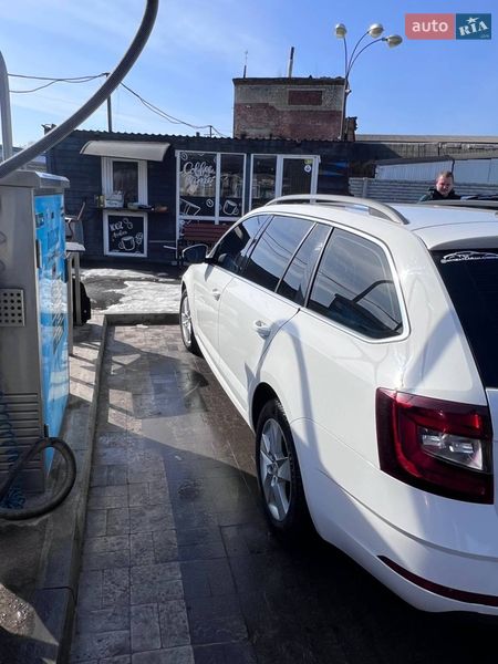 Универсал Skoda Octavia 2018 в Чернигове