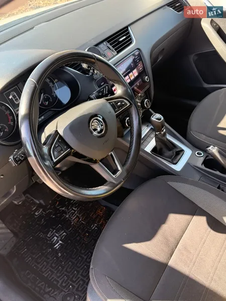 Skoda Octavia 2018 VIN TMBAG7NE4K0060928 фото оголошення 10 з 44