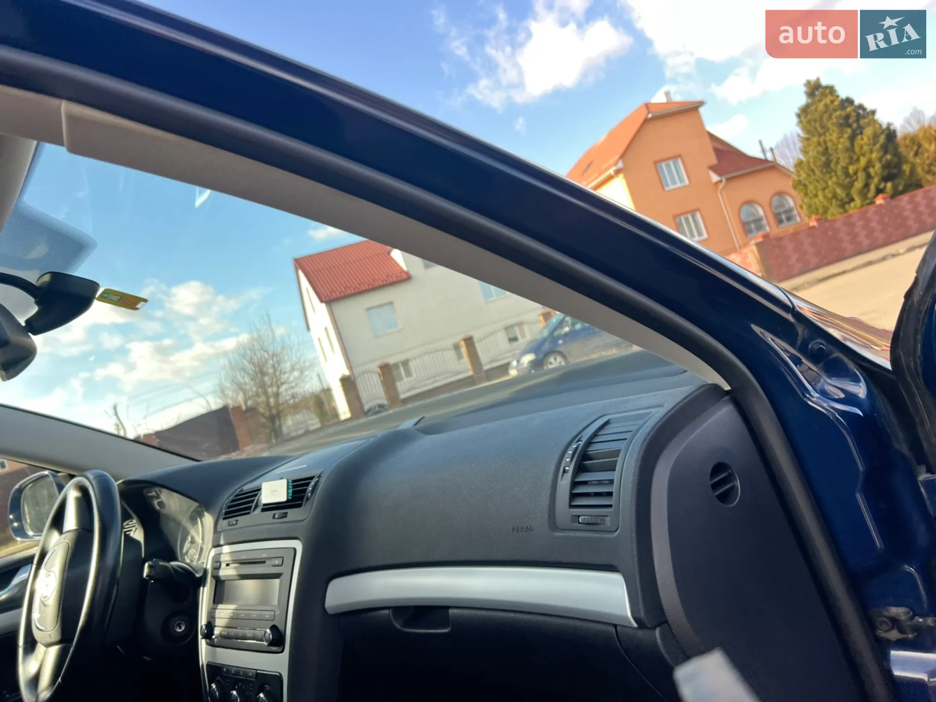 2010 Skoda Octavia - мініатюра 13
