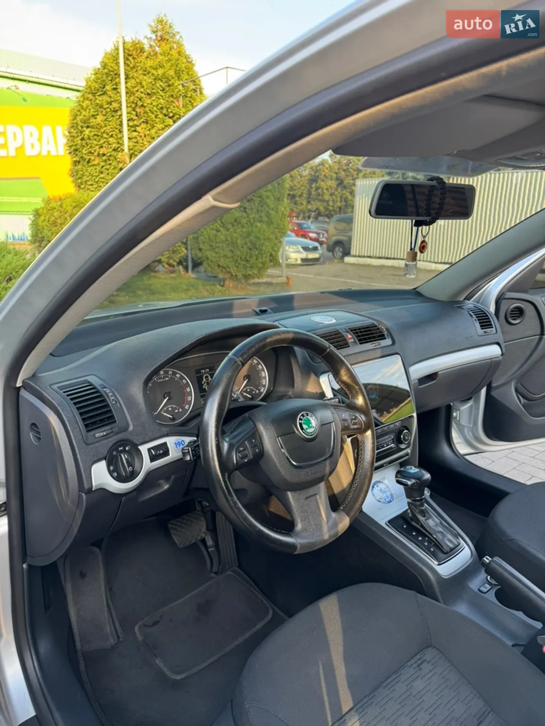 2010 Skoda Octavia - мініатюра 11