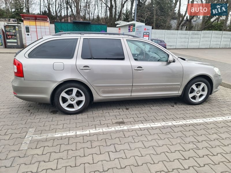 Универсал Skoda Octavia 2012 в Остроге