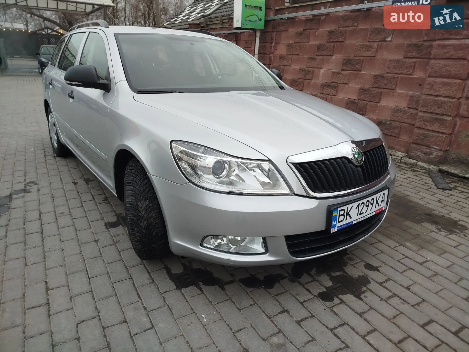 2010 Skoda Octavia - мініатюра 2