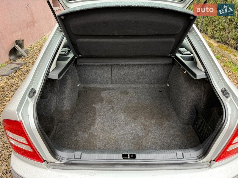 Лифтбек Skoda Octavia 2002 в Львове