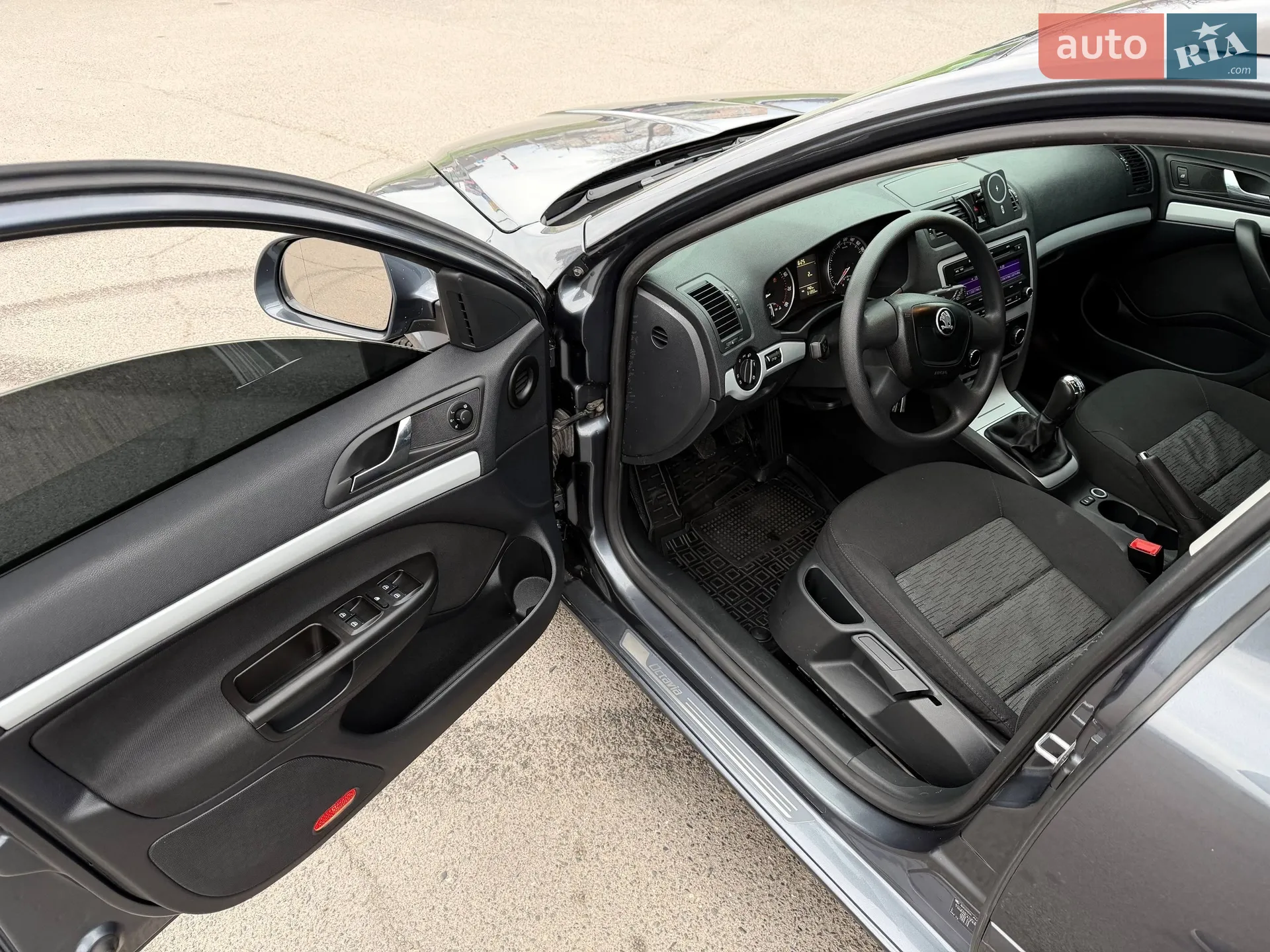 2010 Skoda Octavia - мініатюра 26