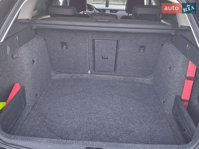 Універсал Skoda Octavia 2014 в Новояворівську