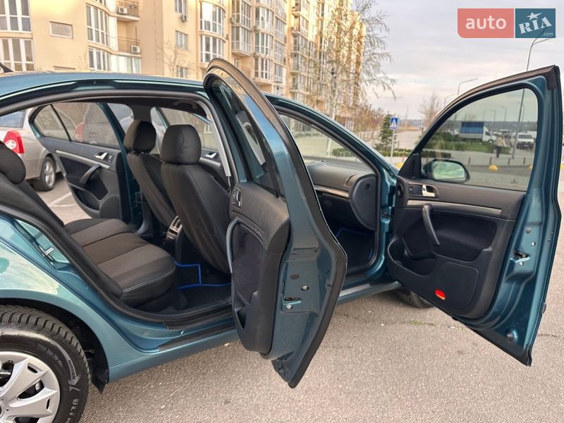 Лифтбек Skoda Octavia 2006 в Николаеве