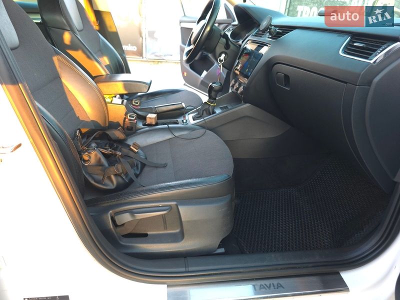 Універсал Skoda Octavia 2014 в Звягелі
