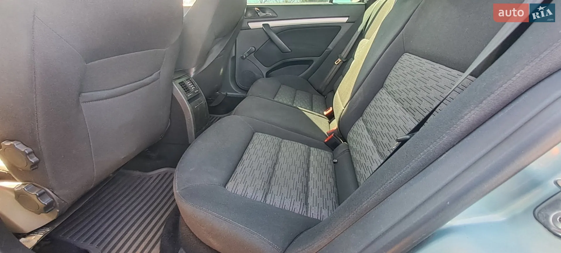 2011 Skoda Octavia - мініатюра 2