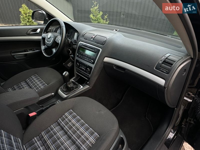 Універсал Skoda Octavia 2012 в Сарнах