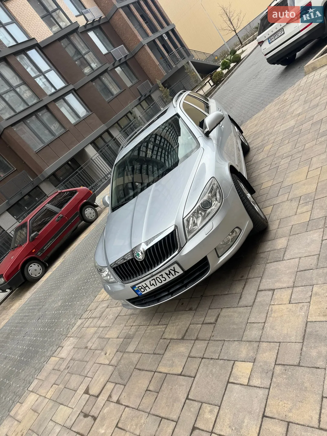 2010 Skoda Octavia - мініатюра 2
