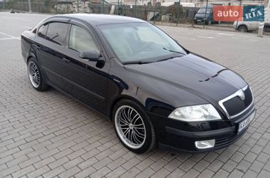 Лифтбек Skoda Octavia 2005 в Ромнах
