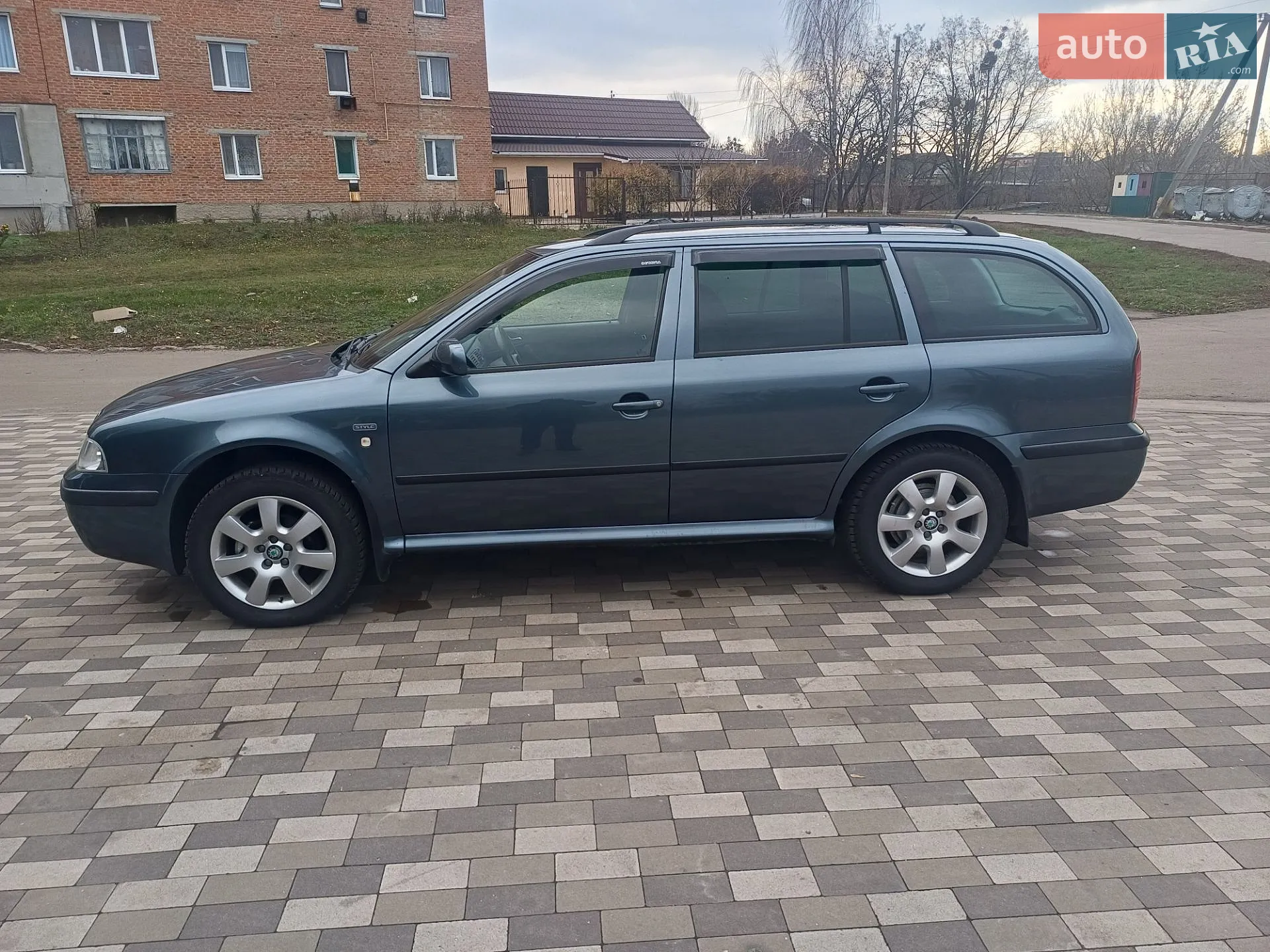 Skoda Octavia 2004 VIN TMBHX21U942886390 фото оголошення 3 з 17