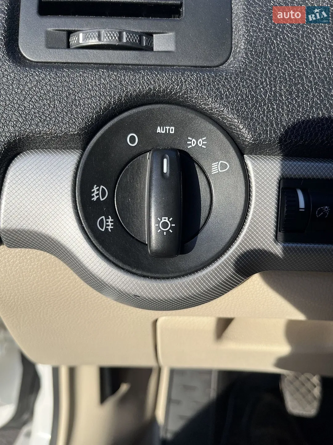 2010 Skoda Octavia - мініатюра 22