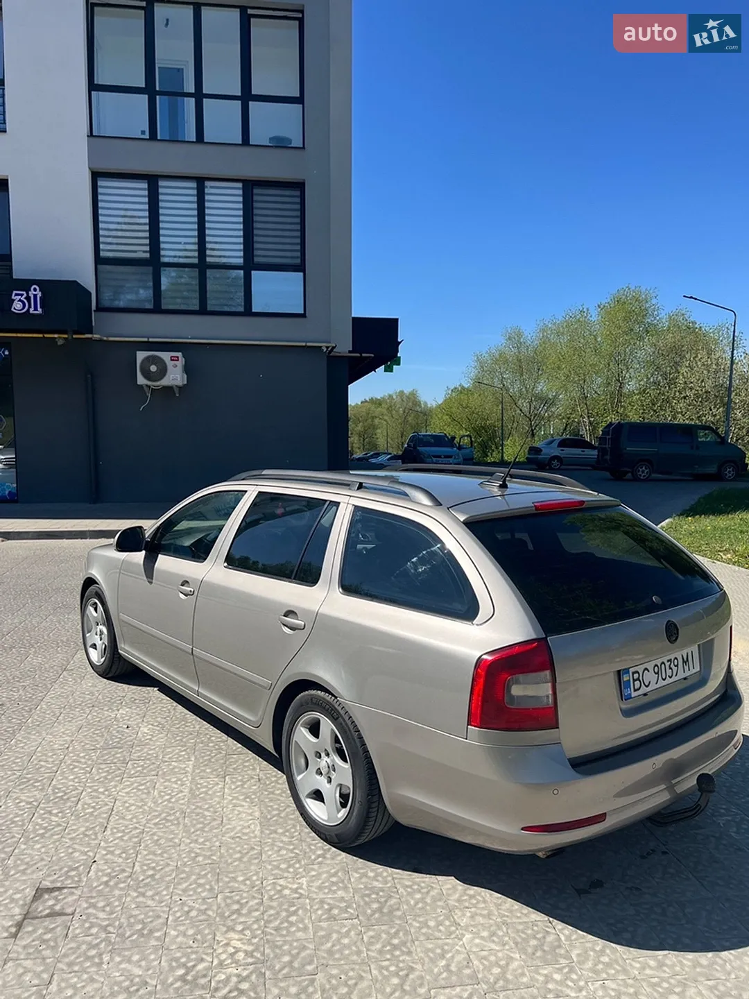 2010 Skoda Octavia - мініатюра 2