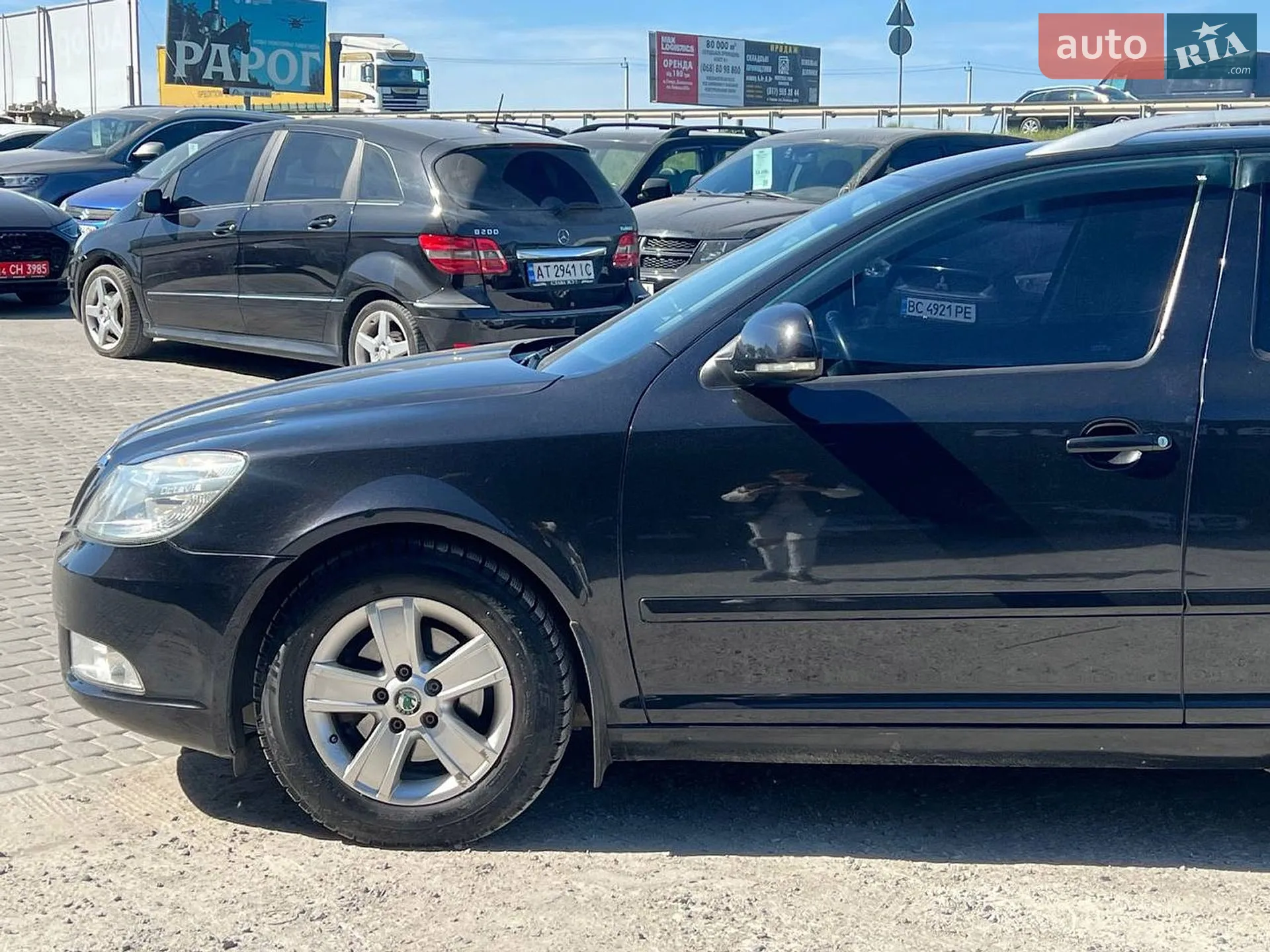 2010 Skoda Octavia - мініатюра 2