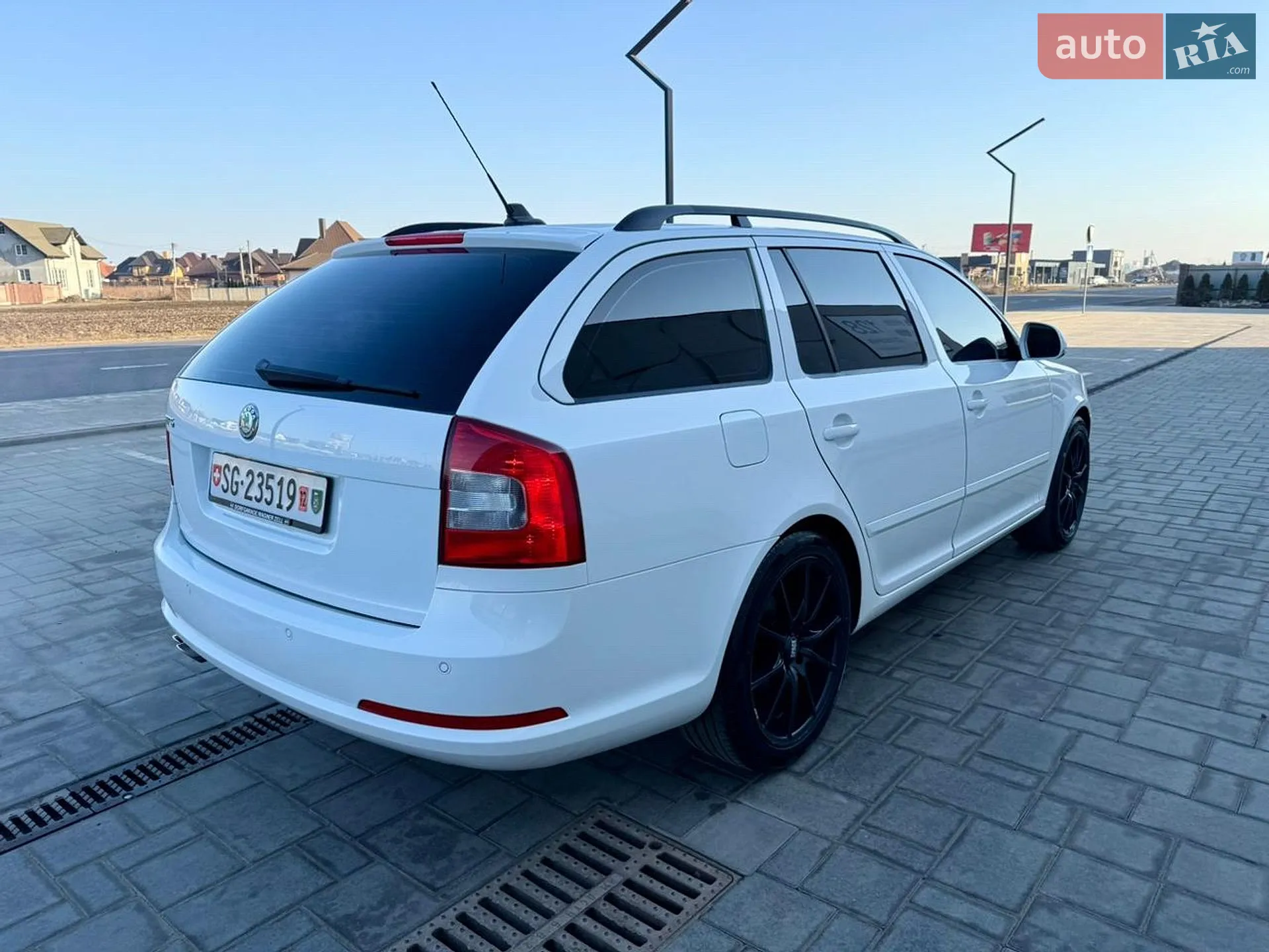 2010 Skoda Octavia - мініатюра 12