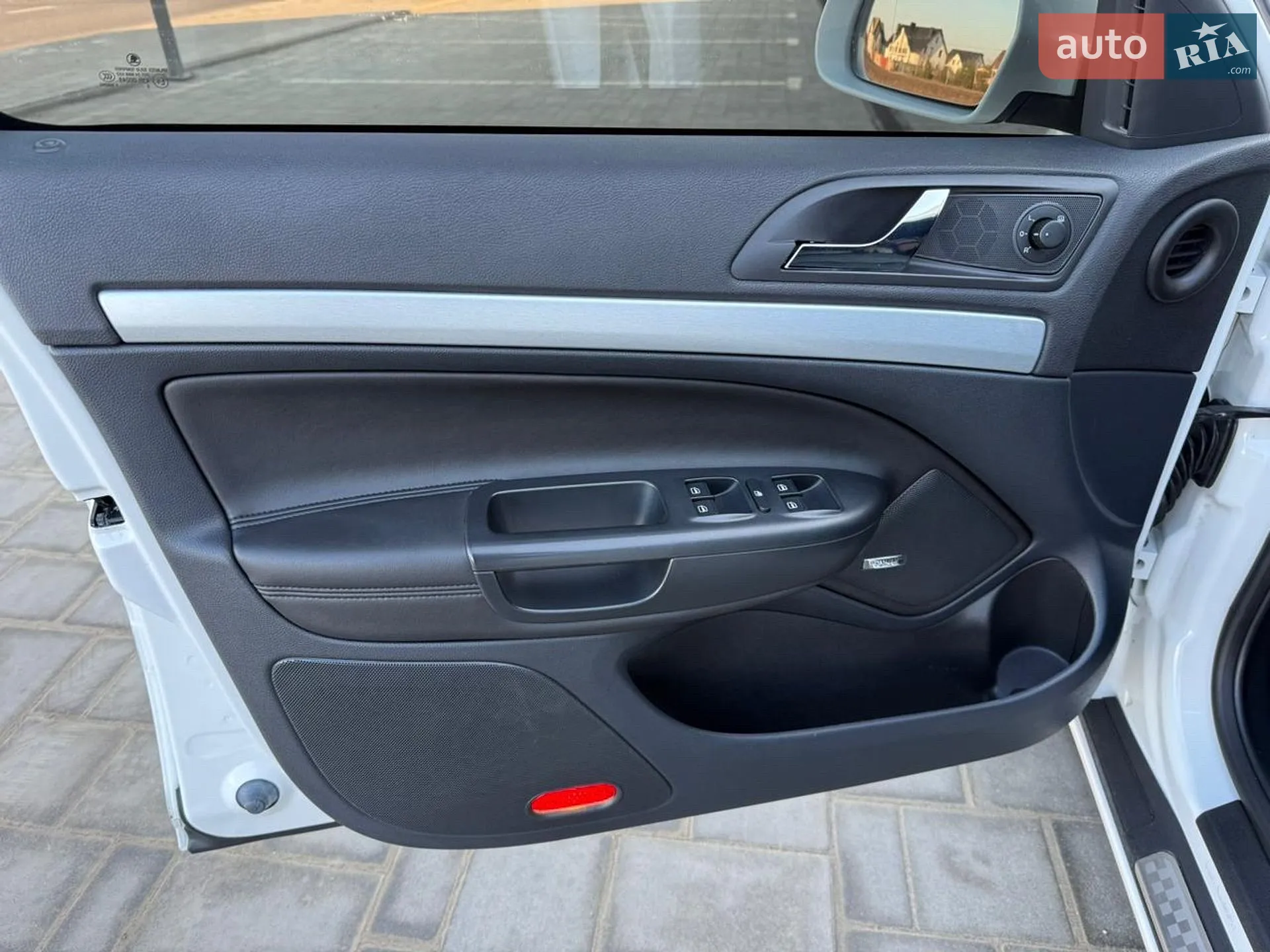 2010 Skoda Octavia - мініатюра 18