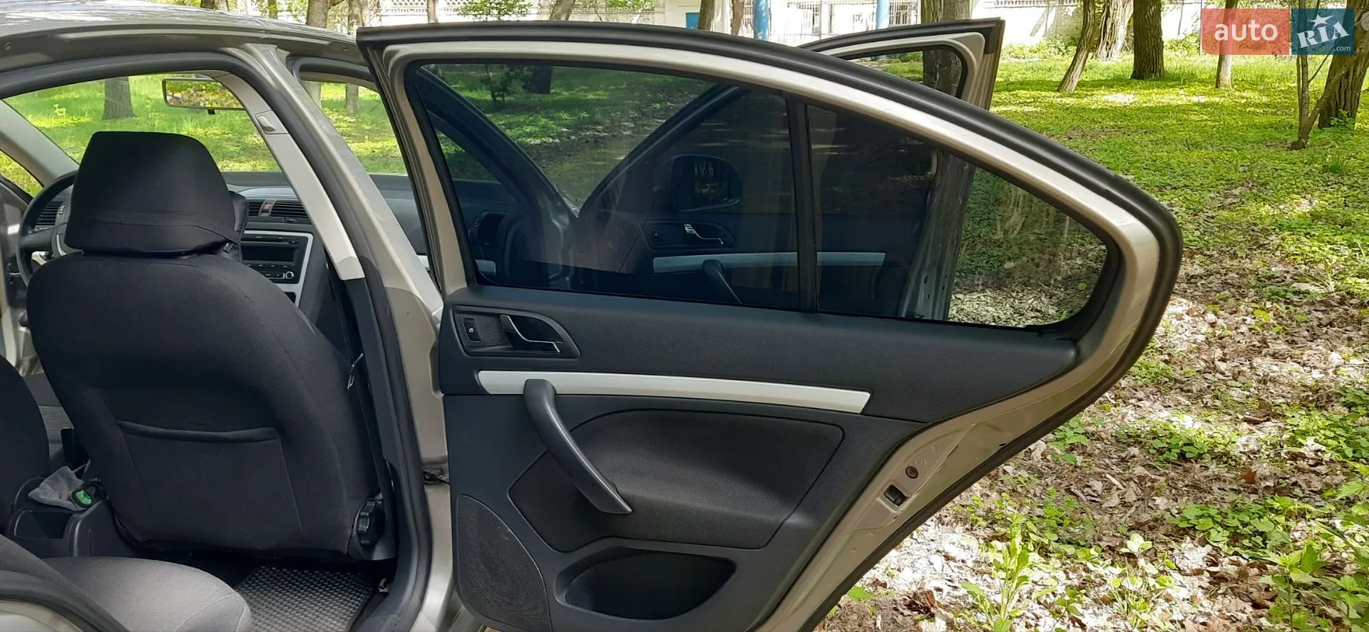 2010 Skoda Octavia - мініатюра 10