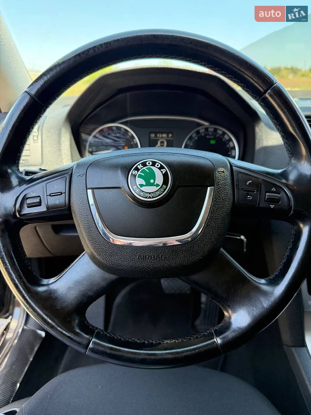 2010 Skoda Octavia - мініатюра 2