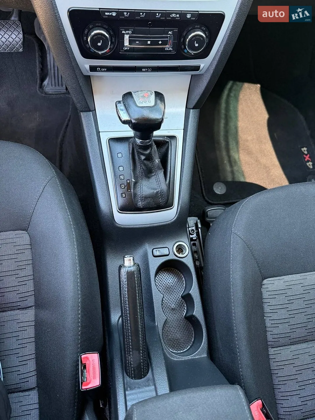 2010 Skoda Octavia - мініатюра 13