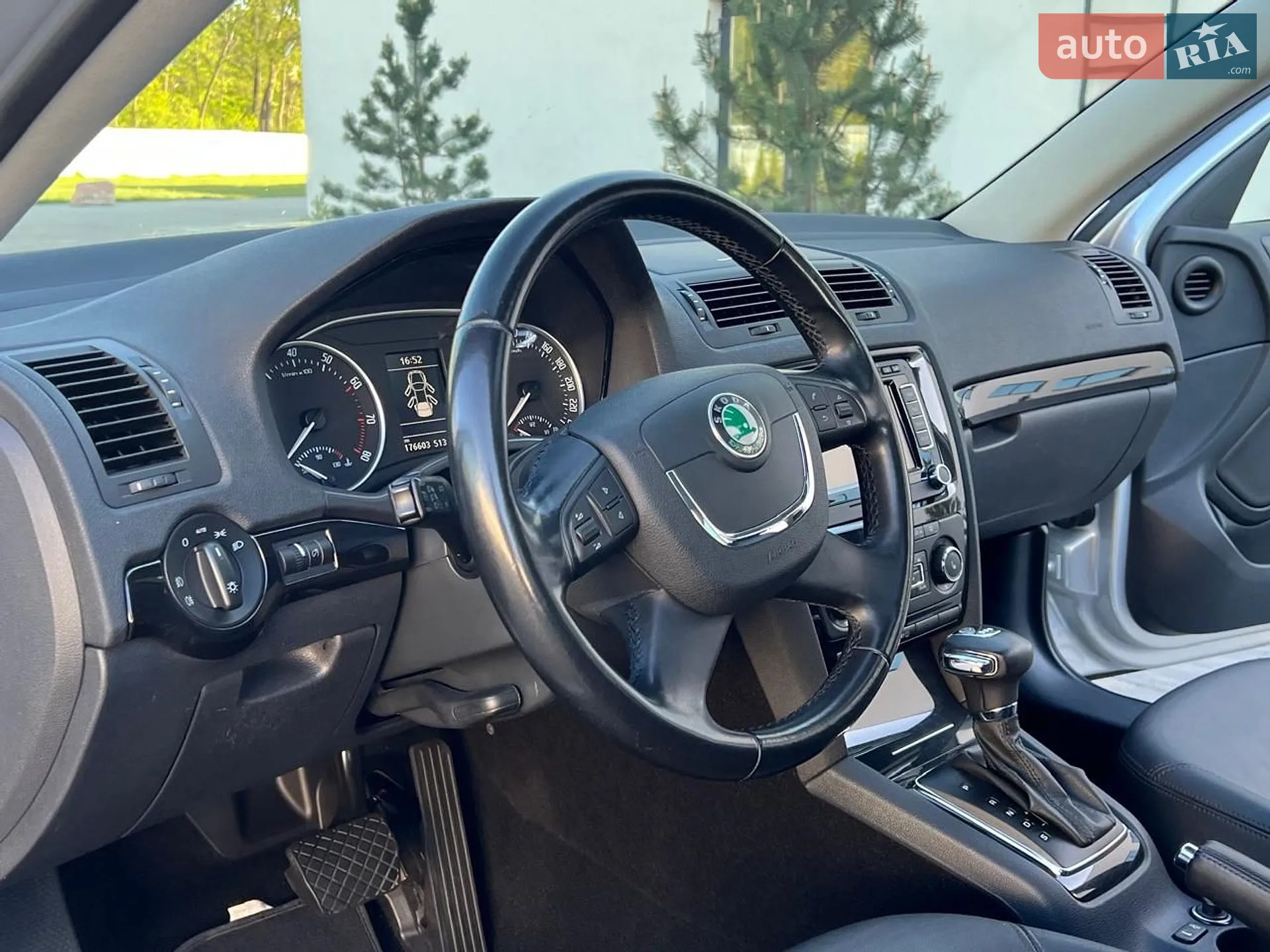 2010 Skoda Octavia - мініатюра 53