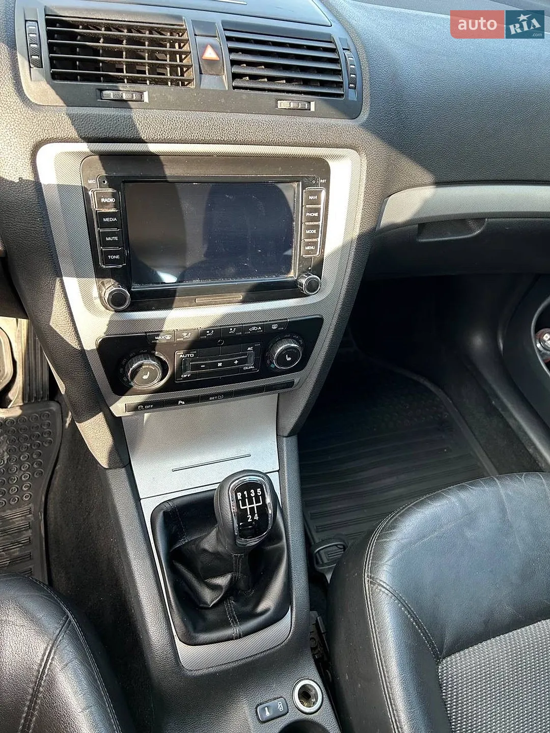 2010 Skoda Octavia - мініатюра 20