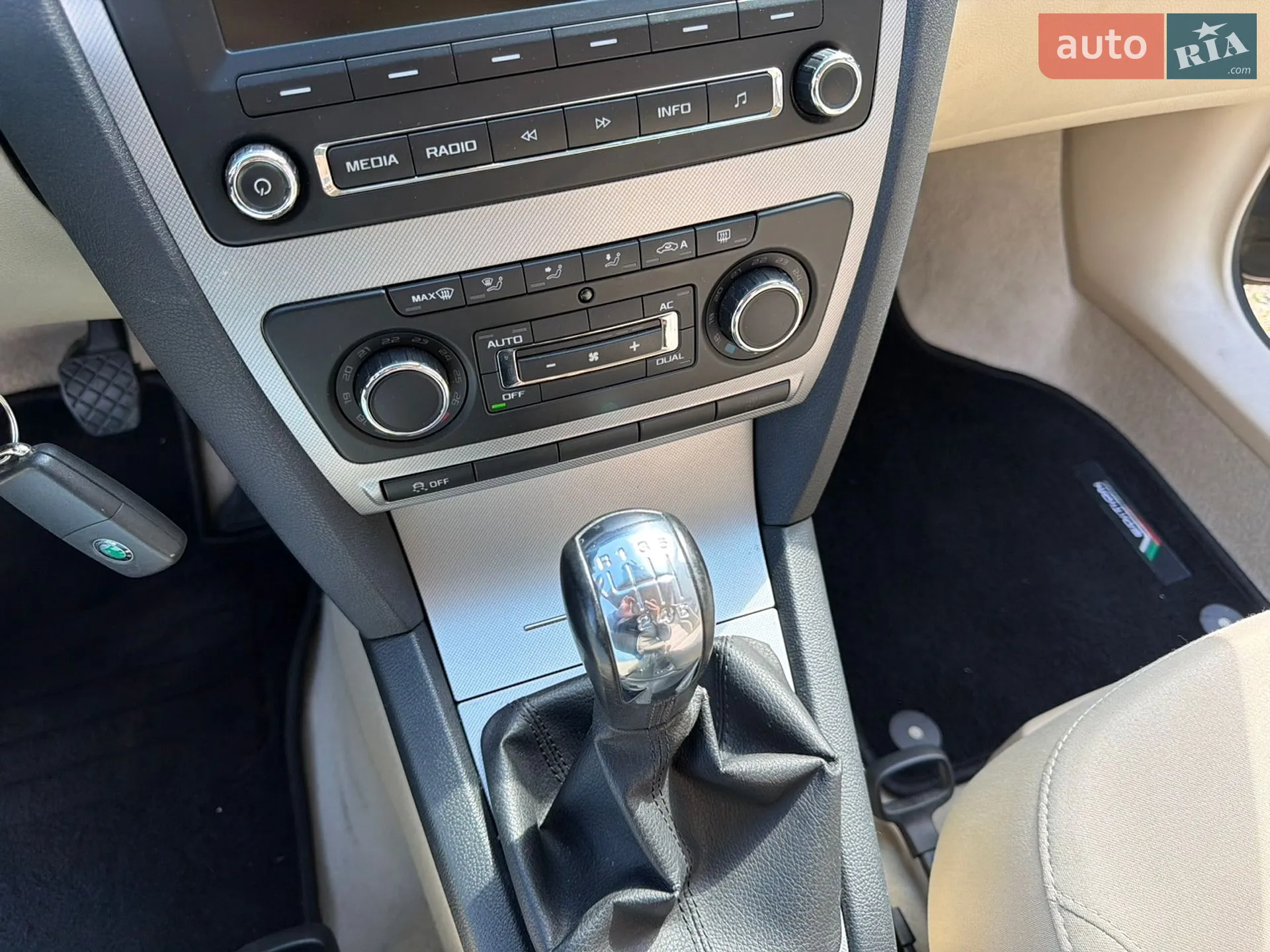 2010 Skoda Octavia - мініатюра 36