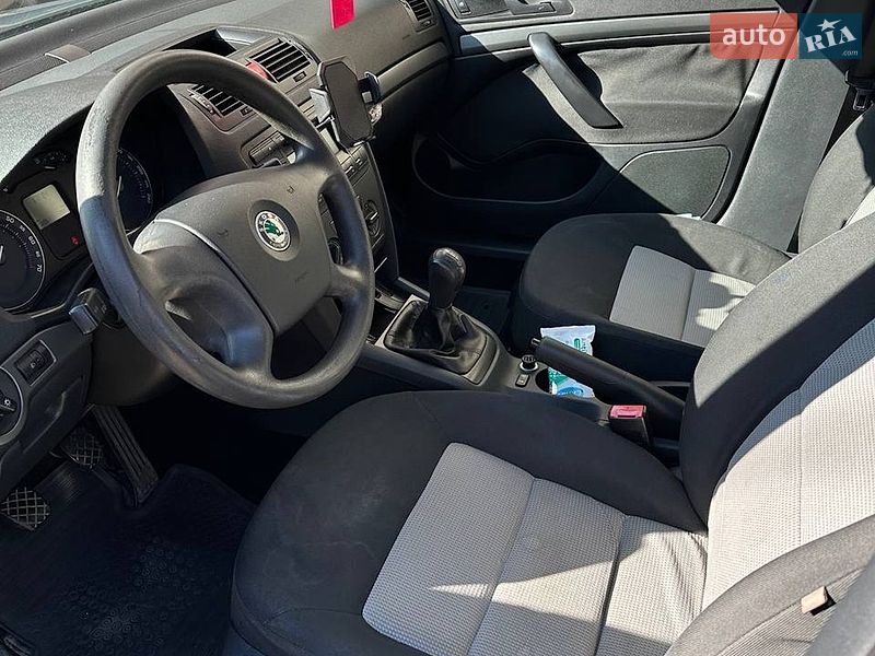 Лифтбек Skoda Octavia 2006 в Софиевской Борщаговке