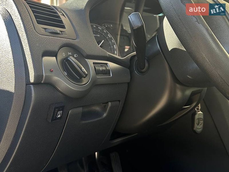 Лифтбек Skoda Octavia 2006 в Софиевской Борщаговке